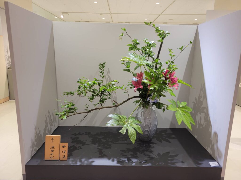 投稿についてもっと詳しく 華道展に行ってきました＆お花を活けてみました